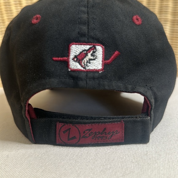 Vintage Broken In Phoenix Coyotes Hockey Authentic Zephyr The Z Hat Ball Cap - Picture 7 of 16